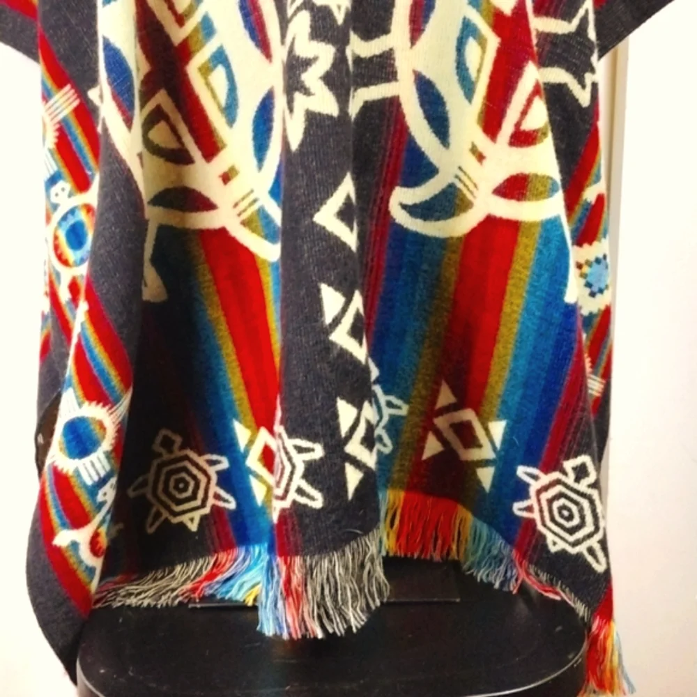 Hooded Peruvian Poncho with Aztec Inca turtle Designs. Turtle. hooded.. Aztec - Picture 2 of 15